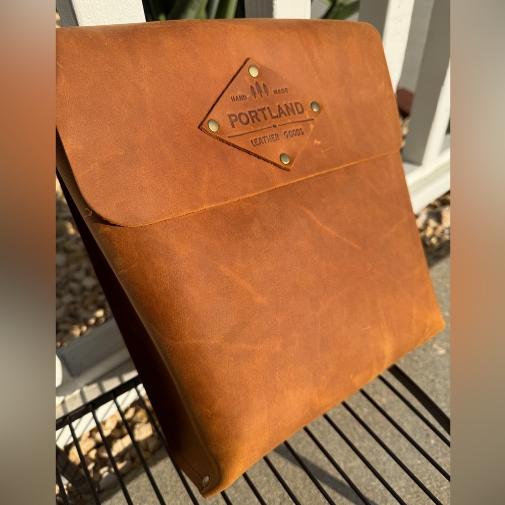 Portland Leather Goods DAKOTA HAWKEYE CROSSBODY